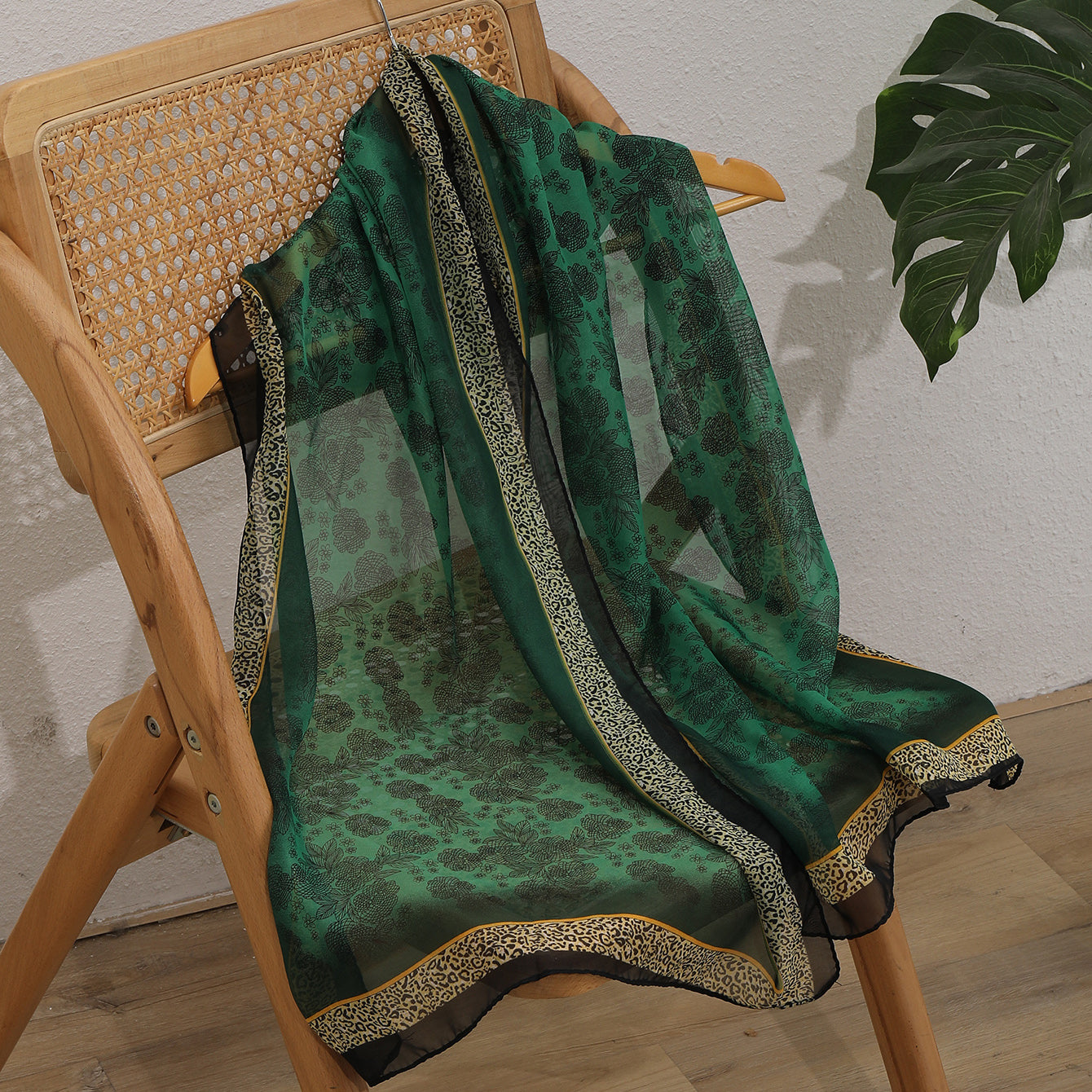 Full-patterned Flower Leopard-print Border Chiffon Soft 150-thread Scarf, Fashionable And Luxurious Style, Suitable For Daily Wear, Business Or Casual Wear In Spring And Summer.