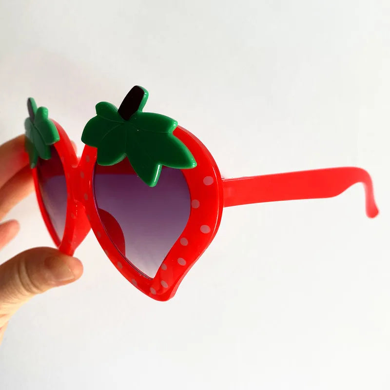 Fashion Cartoon Sun Glasses Kids Cut Anti-UV Spectacles Funny Eyeglasses Simplity Google Children Strawberry Sunglasses