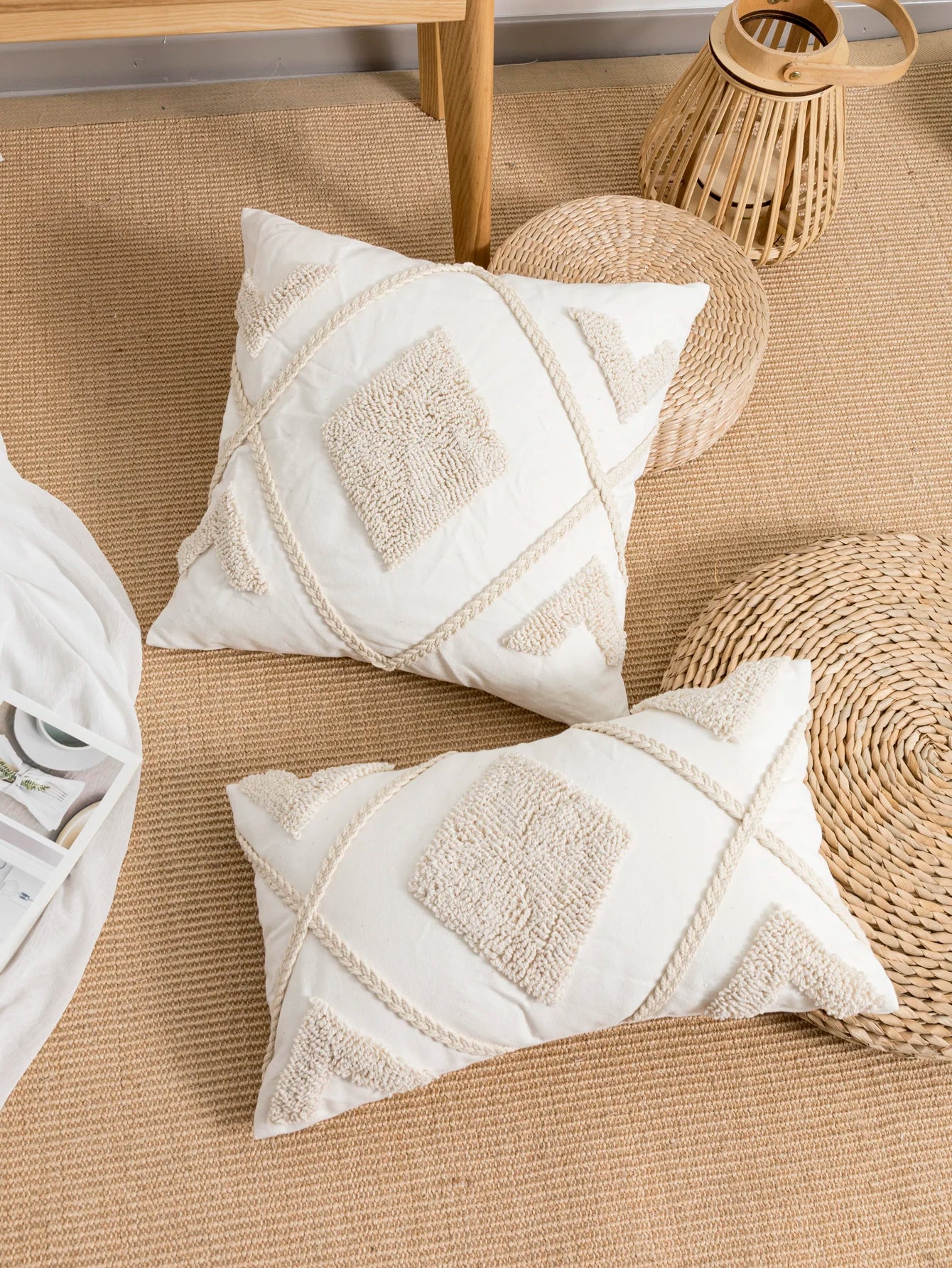1pc Looped pile diamond pattern weaving. Throw pillow cover for sofas in bedrooms and living rooms.