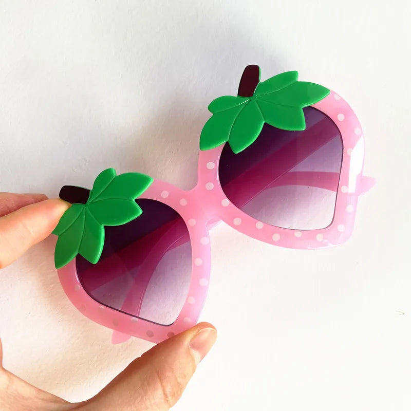 Fashion Cartoon Sun Glasses Kids Cut Anti-UV Spectacles Funny Eyeglasses Simplity Google Children Strawberry Sunglasses