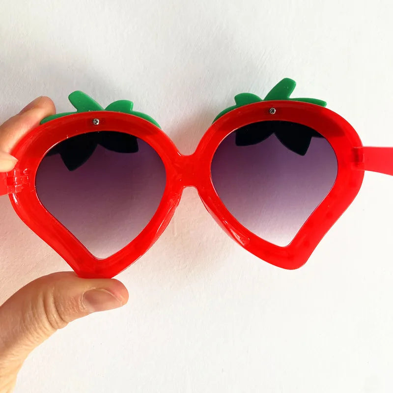 Fashion Cartoon Sun Glasses Kids Cut Anti-UV Spectacles Funny Eyeglasses Simplity Google Children Strawberry Sunglasses