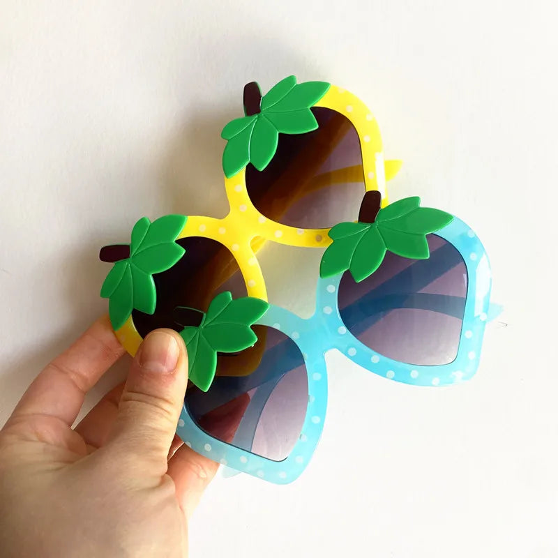 Fashion Cartoon Sun Glasses Kids Cut Anti-UV Spectacles Funny Eyeglasses Simplity Google Children Strawberry Sunglasses