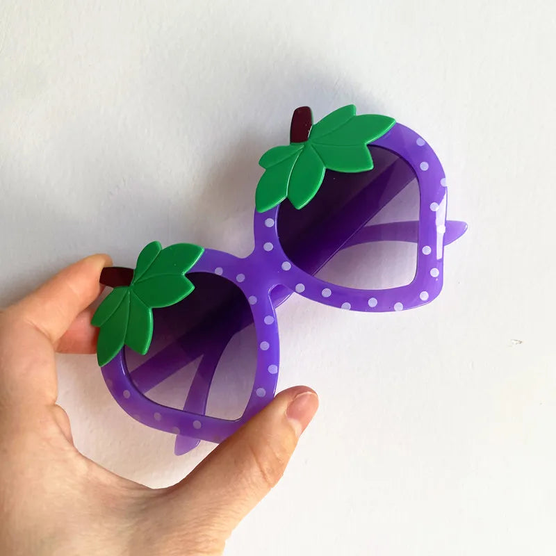Fashion Cartoon Sun Glasses Kids Cut Anti-UV Spectacles Funny Eyeglasses Simplity Google Children Strawberry Sunglasses