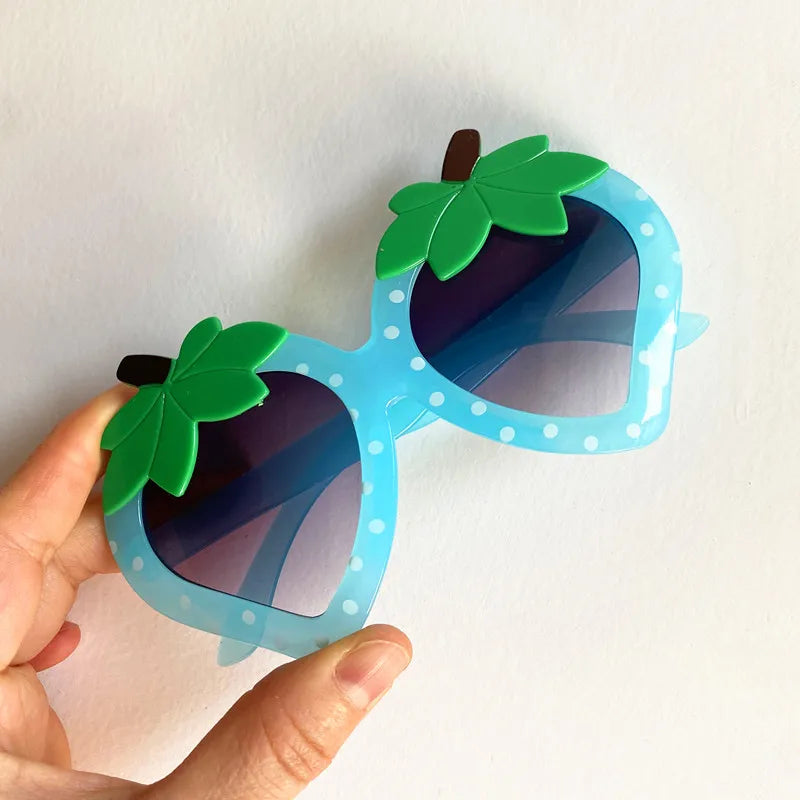Fashion Cartoon Sun Glasses Kids Cut Anti-UV Spectacles Funny Eyeglasses Simplity Google Children Strawberry Sunglasses