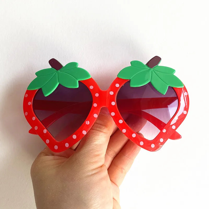 Fashion Cartoon Sun Glasses Kids Cut Anti-UV Spectacles Funny Eyeglasses Simplity Google Children Strawberry Sunglasses