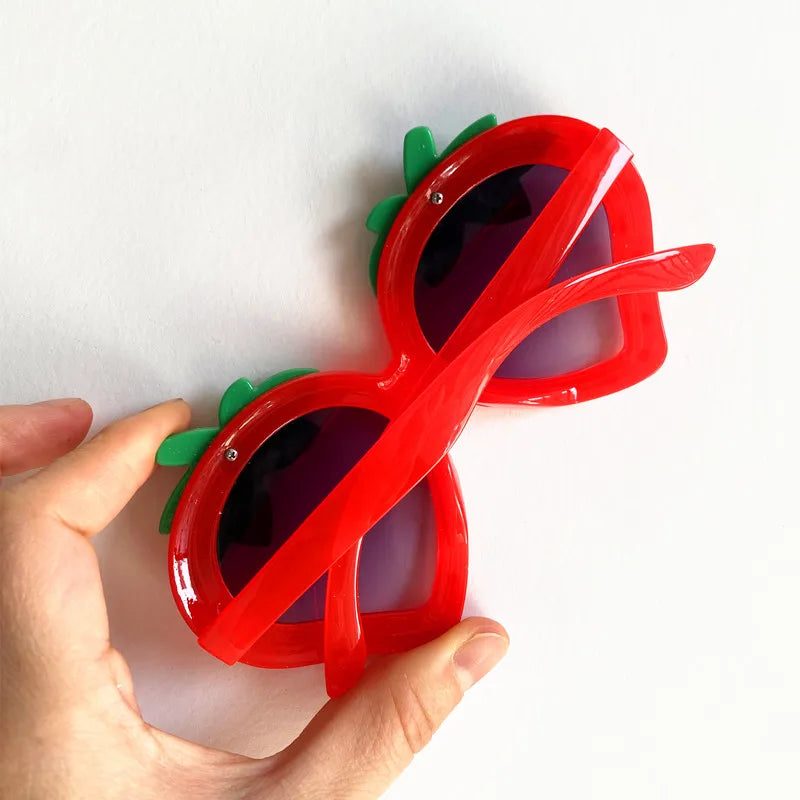 Fashion Cartoon Sun Glasses Kids Cut Anti-UV Spectacles Funny Eyeglasses Simplity Google Children Strawberry Sunglasses
