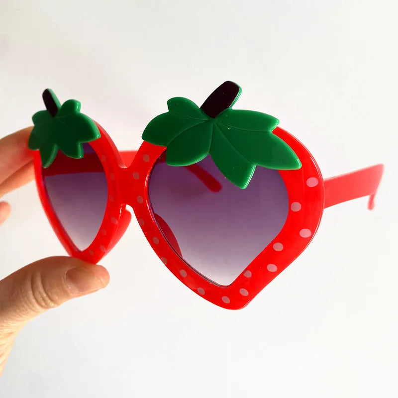 Fashion Cartoon Sun Glasses Kids Cut Anti-UV Spectacles Funny Eyeglasses Simplity Google Children Strawberry Sunglasses