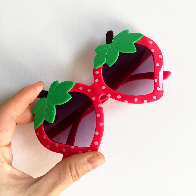 Fashion Cartoon Sun Glasses Kids Cut Anti-UV Spectacles Funny Eyeglasses Simplity Google Children Strawberry Sunglasses