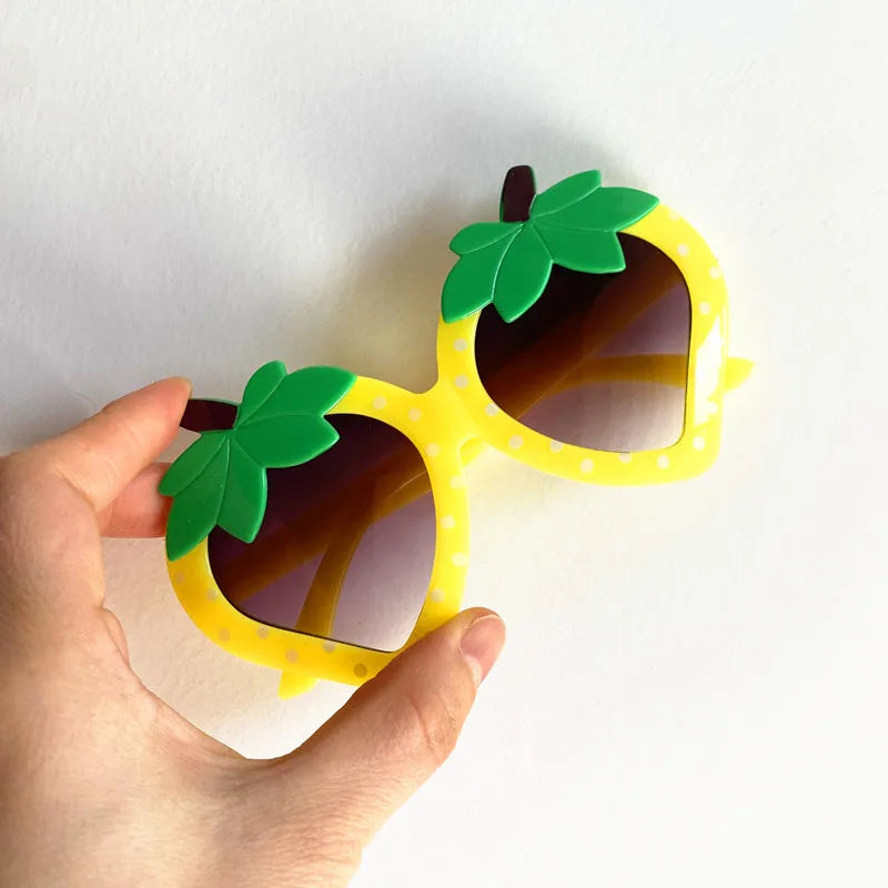 Fashion Cartoon Sun Glasses Kids Cut Anti-UV Spectacles Funny Eyeglasses Simplity Google Children Strawberry Sunglasses