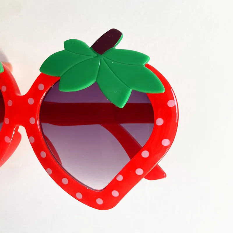 Fashion Cartoon Sun Glasses Kids Cut Anti-UV Spectacles Funny Eyeglasses Simplity Google Children Strawberry Sunglasses