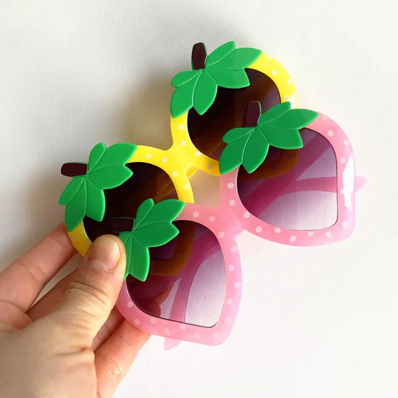 Fashion Cartoon Sun Glasses Kids Cut Anti-UV Spectacles Funny Eyeglasses Simplity Google Children Strawberry Sunglasses