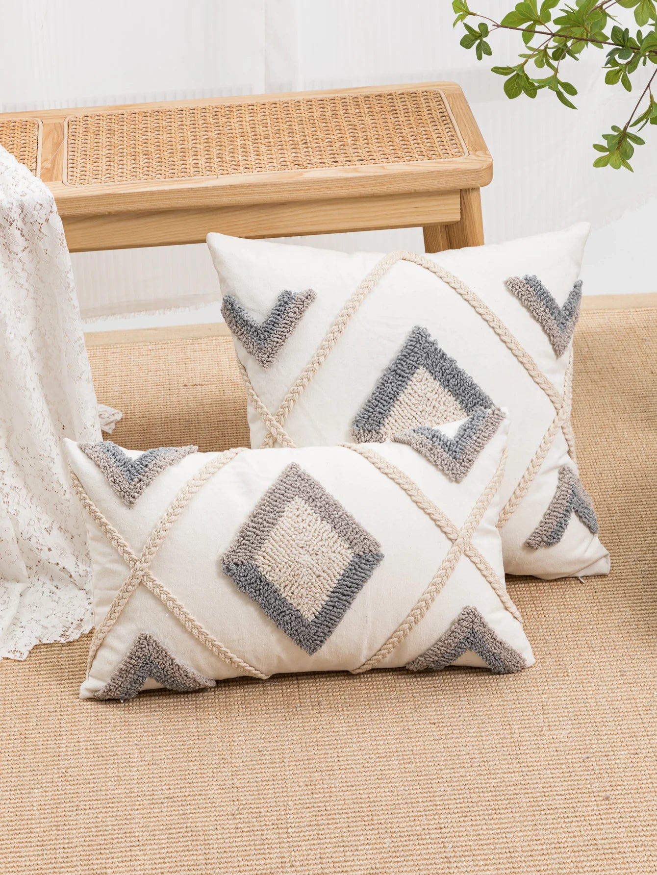 1pc Looped pile diamond pattern weaving. Throw pillow cover for sofas in bedrooms and living rooms.